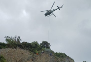 Celle Ligure, frana sull'Aurelia: strada messa in sicurezza e traffico riaperto, in azione anche un elicottero