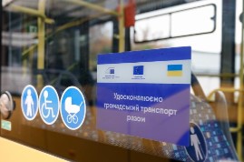 Ucraina, Kyiv mette in servizio 85 nuovi bus con il sostegno del Gruppo BEI. Migliorati gli spostamenti dei residenti