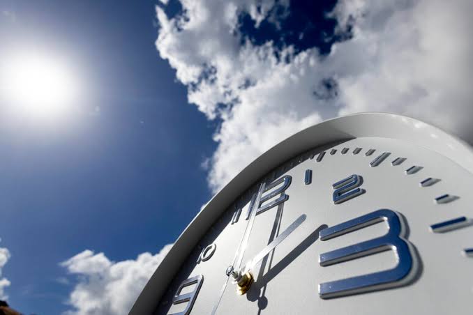 Stanotte torna l'ora solare: lancette indietro di un'ora tra le 3 e le 2 