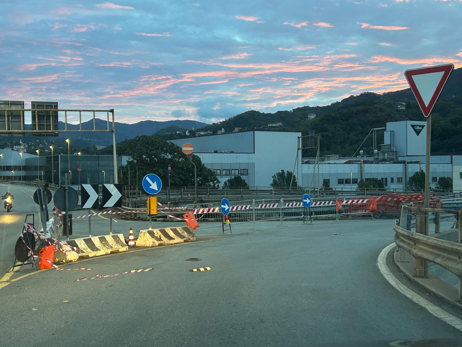 Bolzaneto, chiuso il cavalcavia, allarme traffico