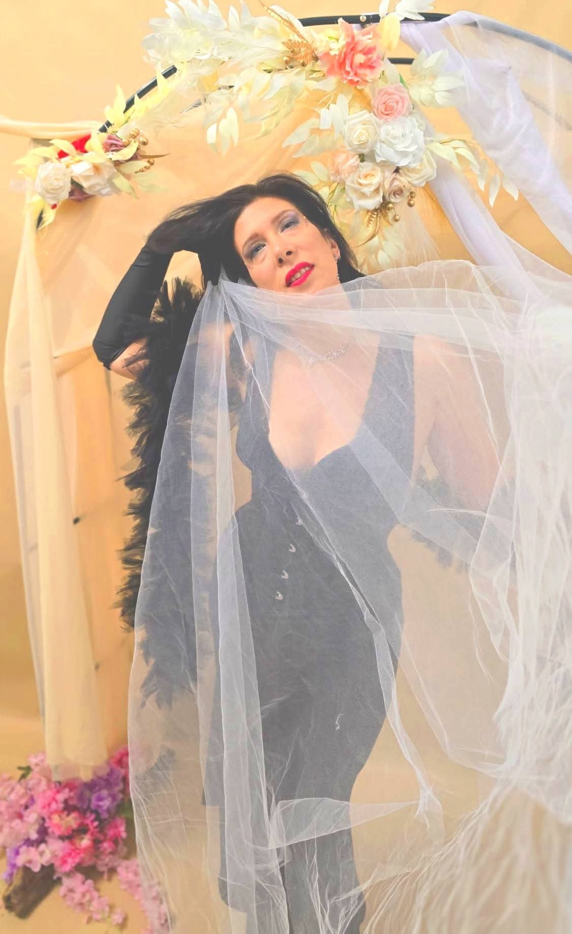 Genova, il burlesque sfida il tempo: undici performer protagoniste di “Il tempo è una Sirena”