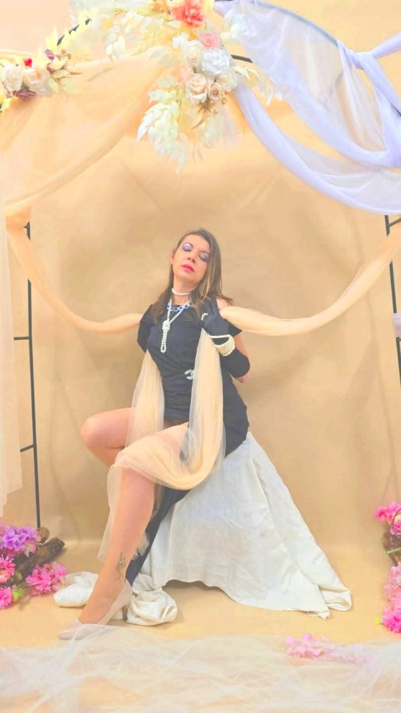 Genova, il burlesque sfida il tempo: undici performer protagoniste di “Il tempo è una Sirena”