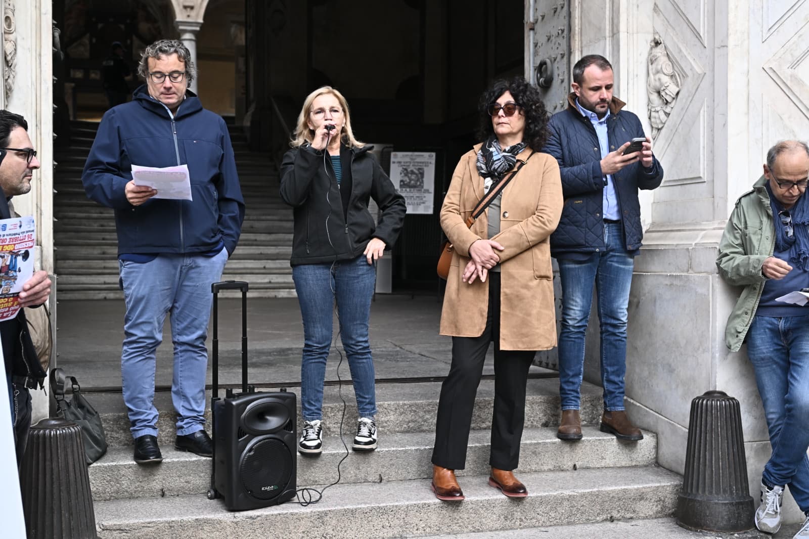 Genova, giornalisti in piazza per chiedere accesso a Questura, Carabinieri e nomi dei legali degli indagati