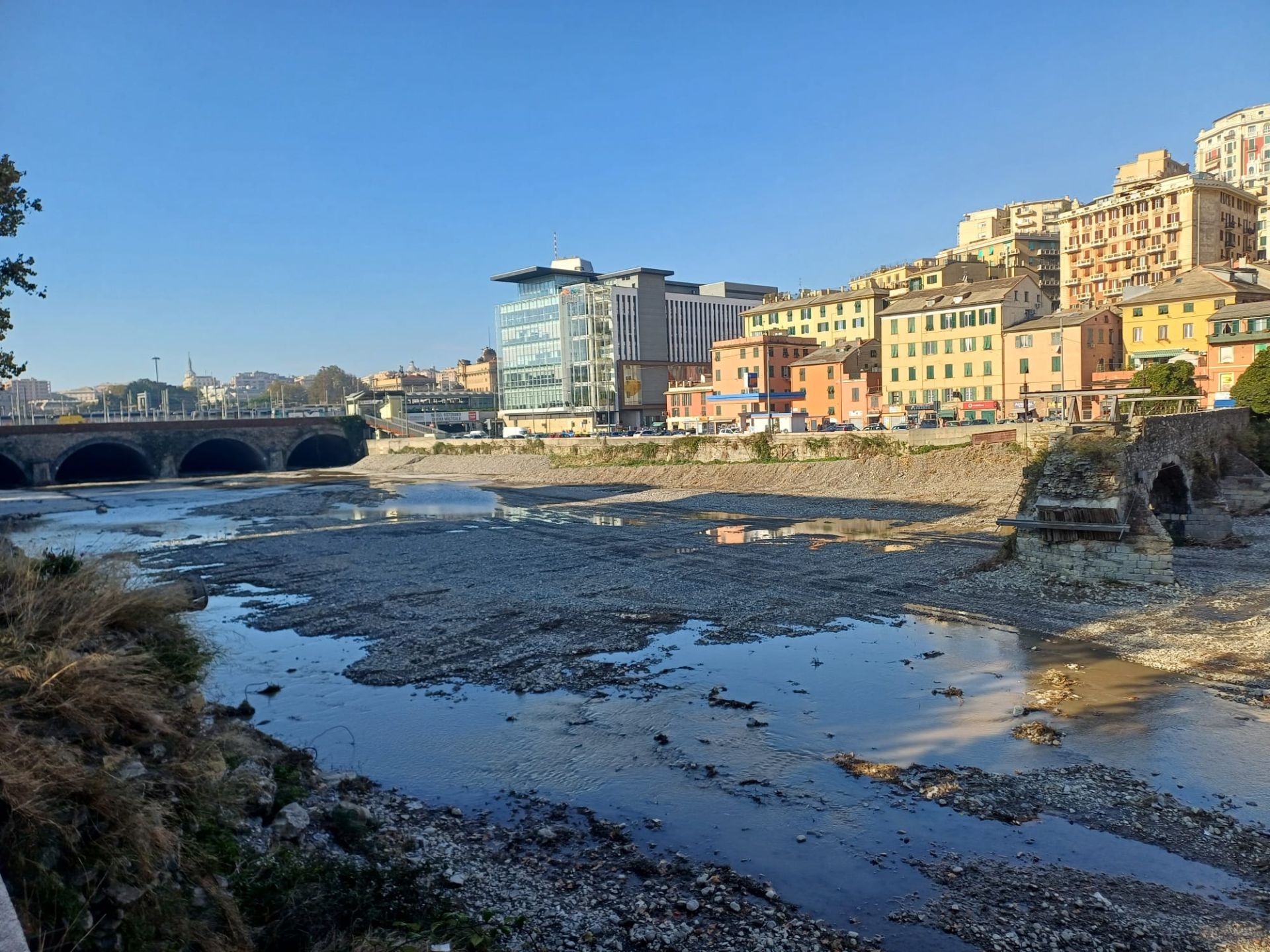 Genova, prosegue la manutenzione dei torrenti in vista delle piogge autunnali: interventi Aster anche sul Bisagno