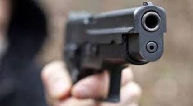 Spezia: nonno pistolero minaccia con la pistola il vicino per un posteggio