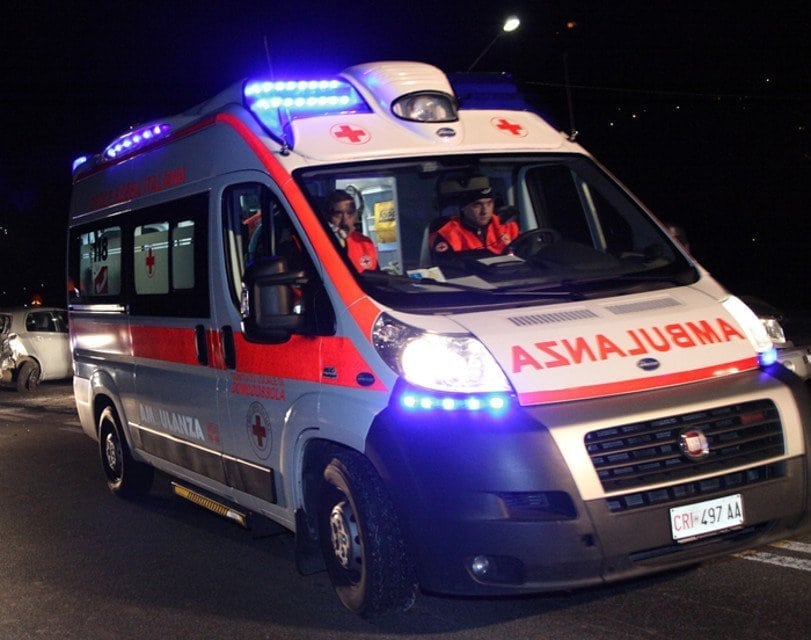 Genova, cade dalla moto, ventitreenne in ospedale: è gravissimo
