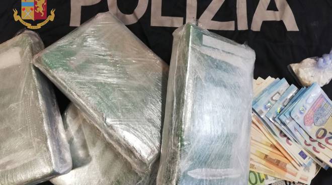 Cocaina e hashish, maxi sequestro a Spezia: arrestato un corriere marocchino