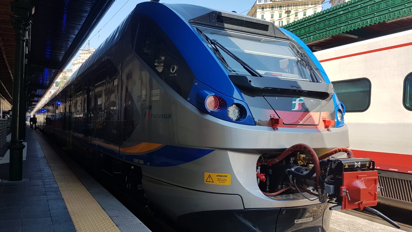 Coronavirus: in Liguria, treni del mare congestionati, saltano norme sicurezza 