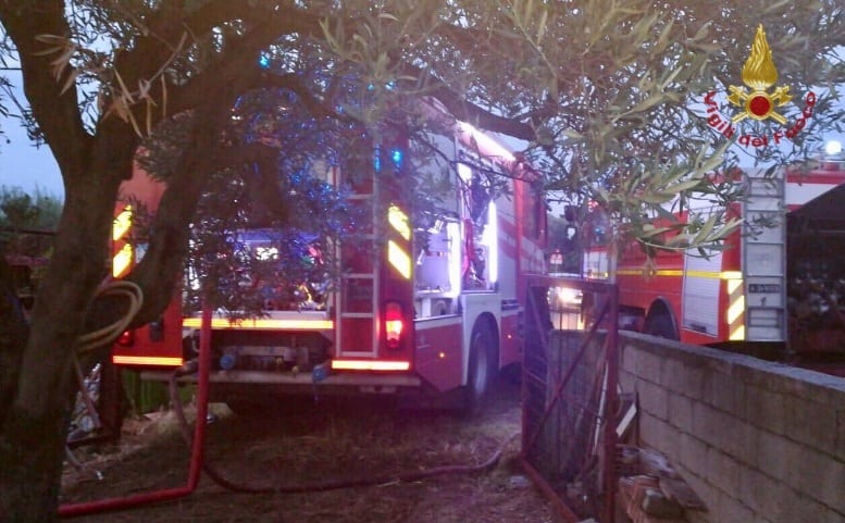 Santo Stefano d'Aveto: in fiamme tetto, evacuata una donna
