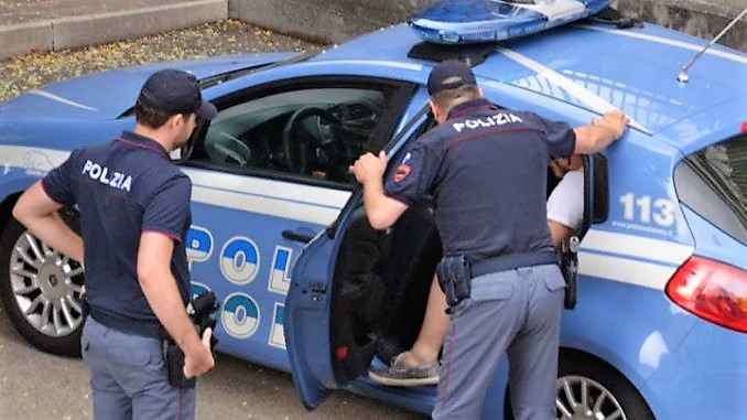 Genova, sos furti in casa: due ladri bloccati con attrezzi da scasso