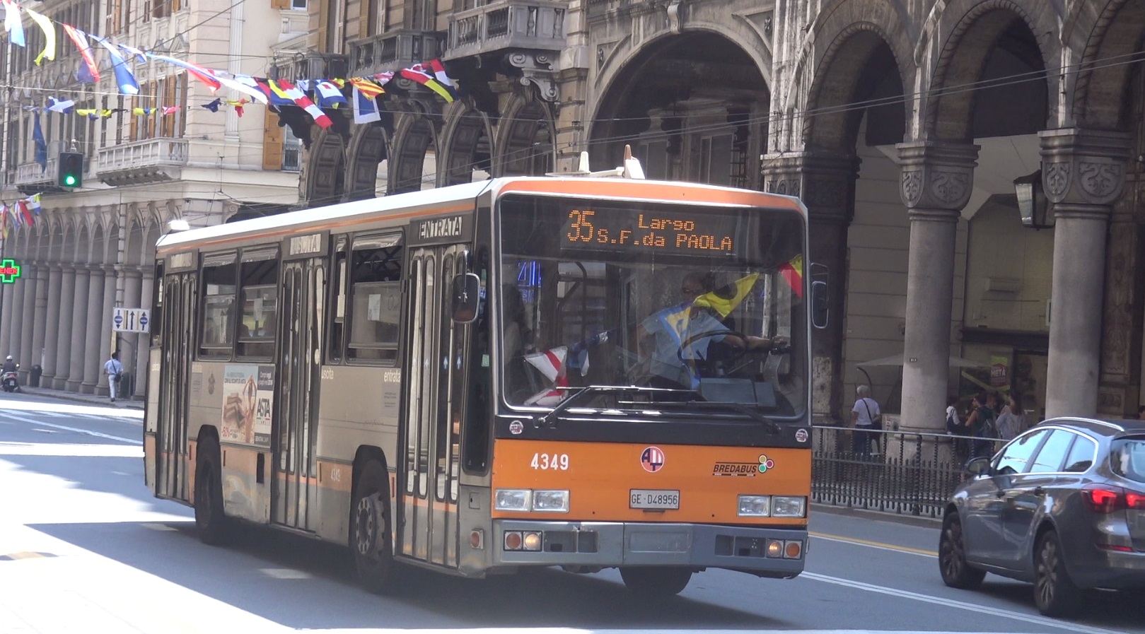 Autobus gratis, il sindaco Bucci: "Almeno fino a lunedì prossimo" 