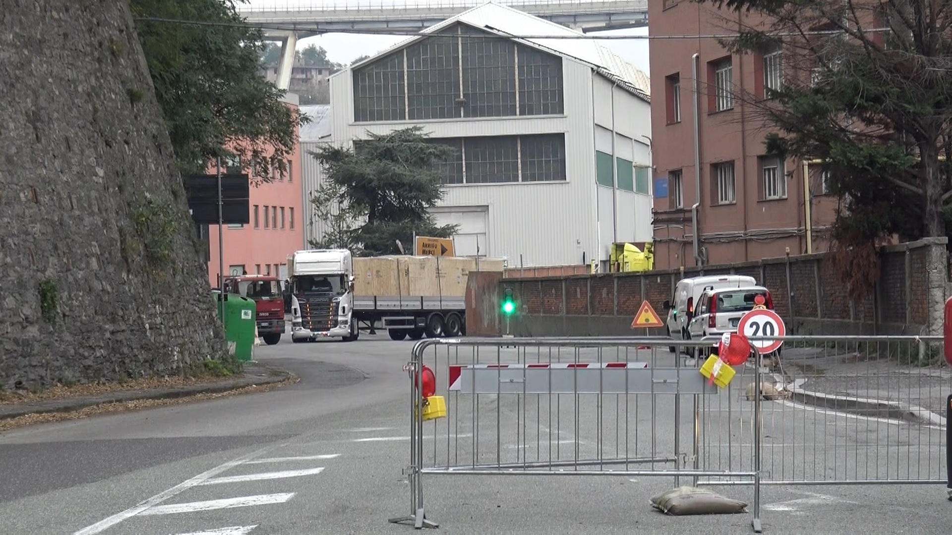 Traffico, weekend difficile a Ponente: chiuse Corso Perrone e la rampa autostradale dalla Guido Rossa