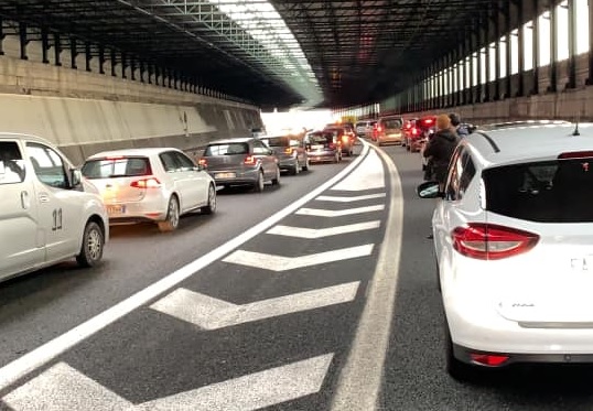 Autostrade, slitta riapertura casello Genova Ovest, caos traffico