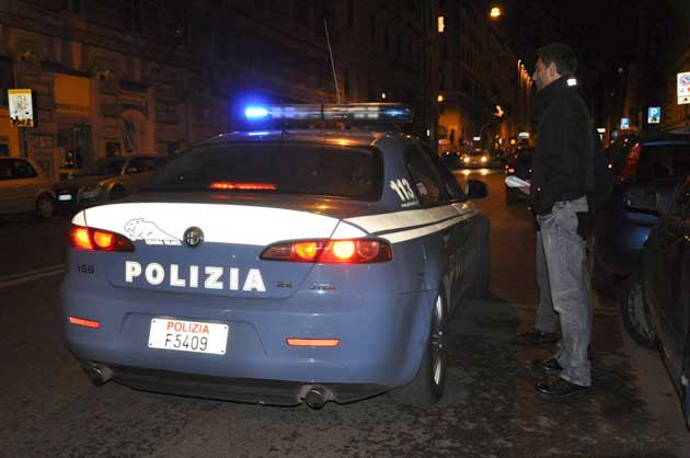 Genova, frugano nelle auto in sosta e tentano di rubare un quad: arrestati