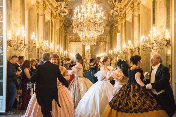 A Palazzo Ducale torna il Carnevale con abiti dell'Ottocento genovese