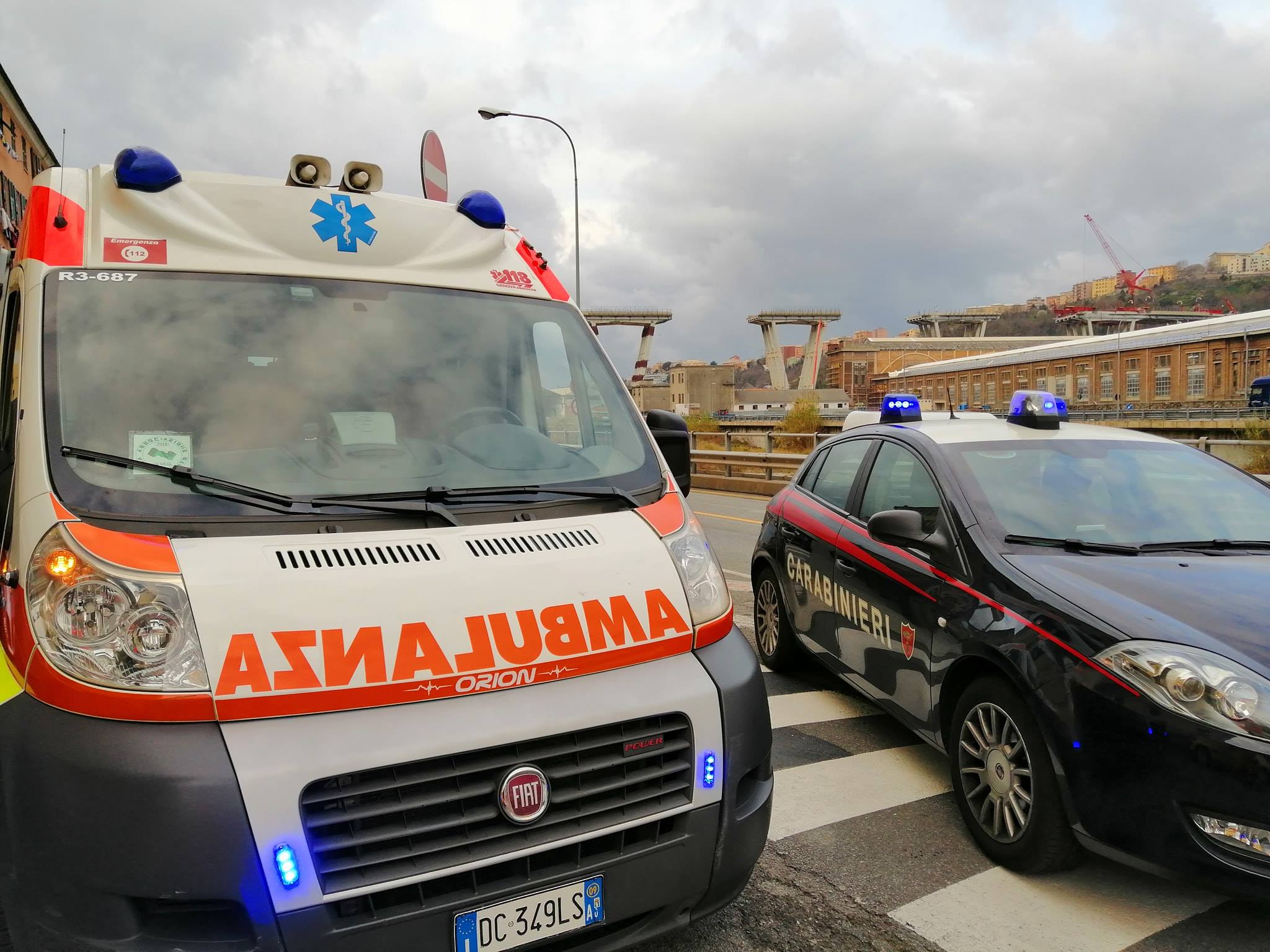 Gli sfollati di Ponte Morandi donano un'ambulanza alla Croce Rosa di Rivarolo