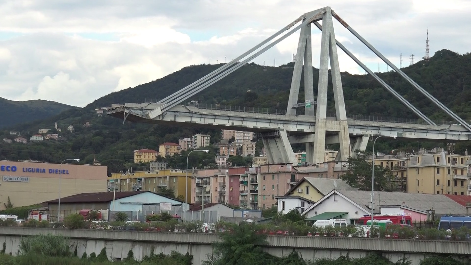 Ponte Morandi, giallo sull'esplosivo. Nuovo rinvio per la quinta trave