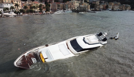 Rapallo, lo yacht di Berlusconi jr rimosso con le stesse tecniche usate per la Costa Concordia