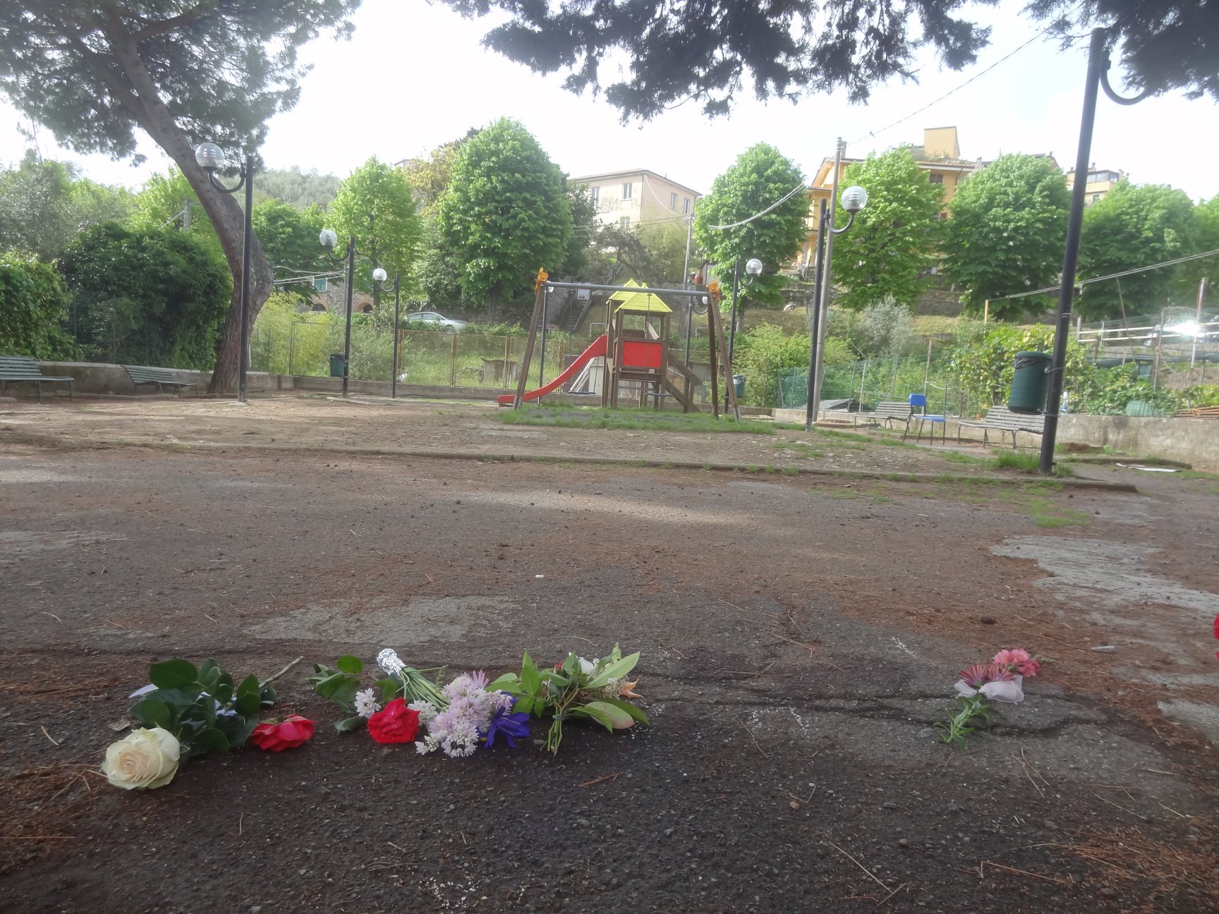 Bimba morta nel parco a Lerici, tre giorni di lutto cittadino
