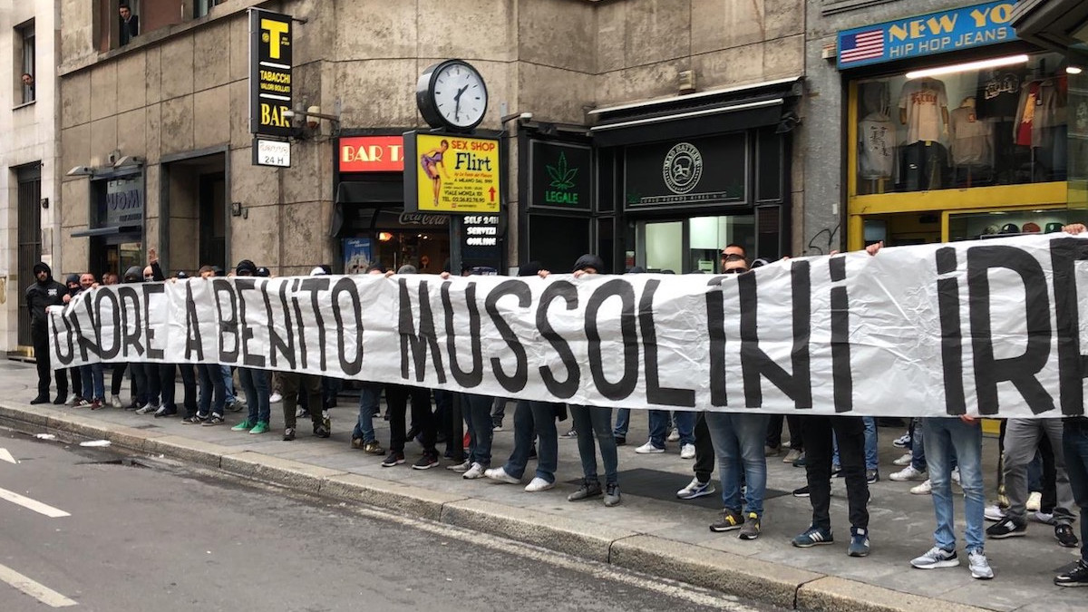 Striscione fascista, Toti: "Non bisogna dare spazio a revisionismi osceni"