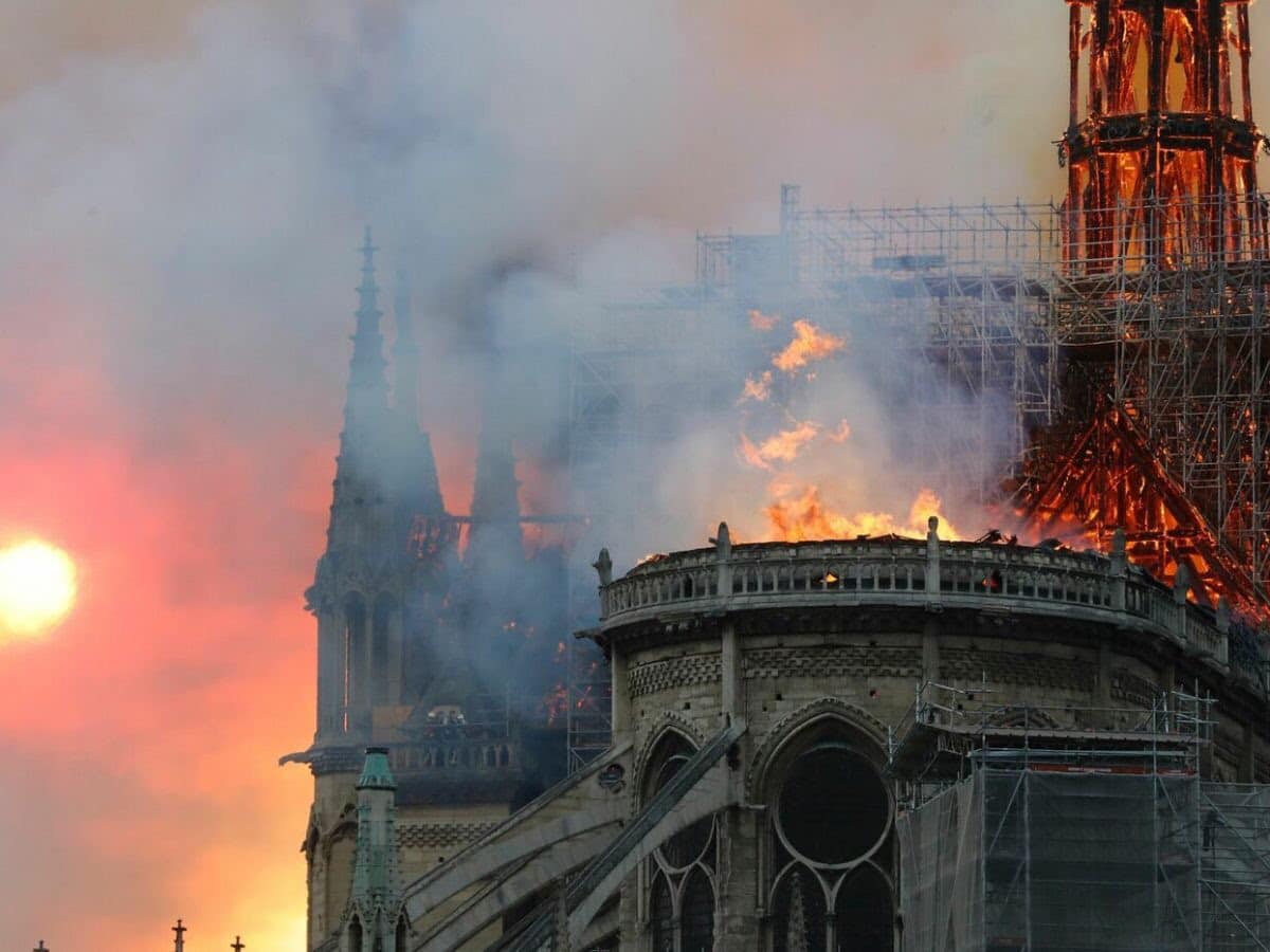 Incendio a Notre-Dame, Toti: "La Liguria abbraccia Parigi e la Francia"