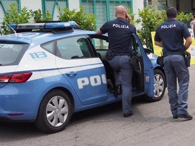 Genova, minaccia una escort con un coltello e le ruba due cellulari: arrestato