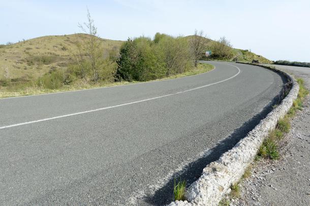 Incidente sul monte Cornua, morto ragazzo di 16 anni caduto dalla moto