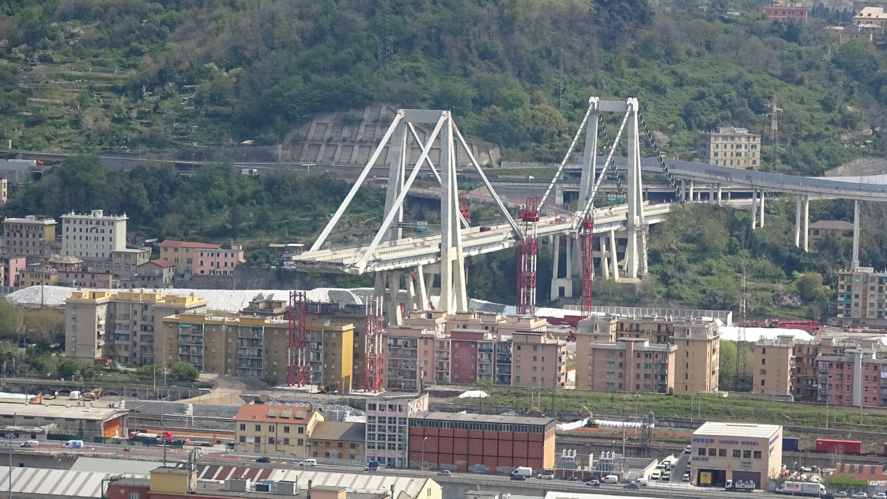 Ponte Morandi, maxi esodo per la demolizione: fino a 10mila possibili evacuati