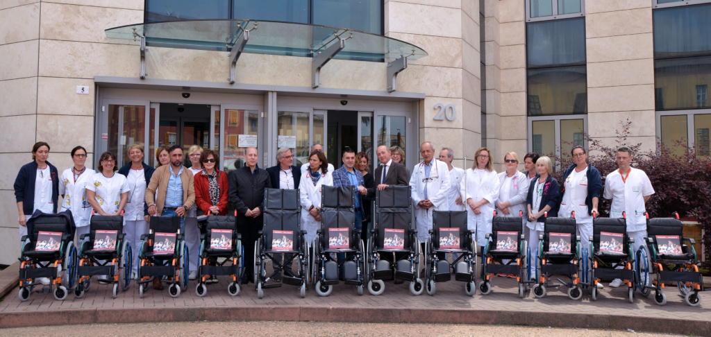 Solidarietà, donate 15 carrozzine all'ospedale Gaslini