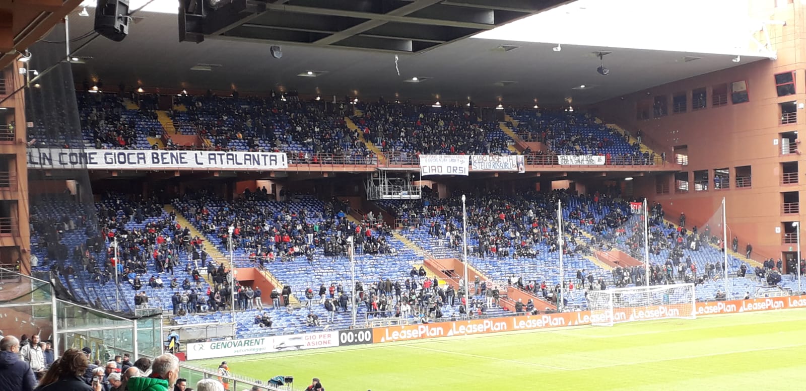 Genoa, il dubbio dei tifosi: protesta ad oltranza o tregua per la salvezza?