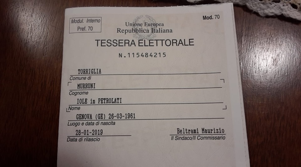 Elezioni, il caso a Genova: sulle tessere delle donne il cognome del marito