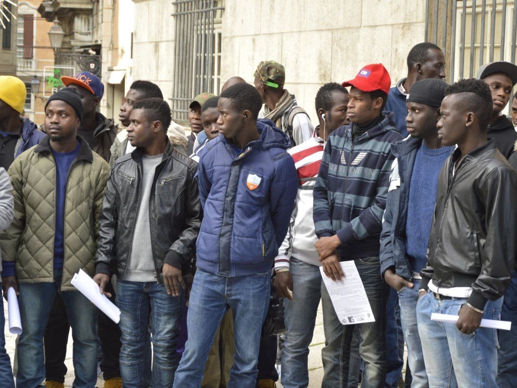Tagli accoglienza migranti, a Genova sono 263 gli stranieri 'sfrattati'