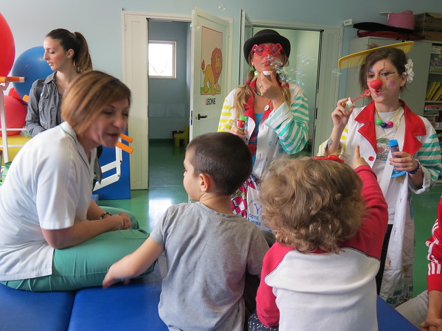 Giornata nazionale del naso rosso, i clown che aiutano in ospedale