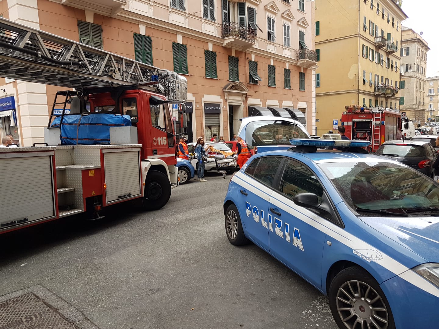 Genova, brucia appartamento: un ustionato all'ospedale