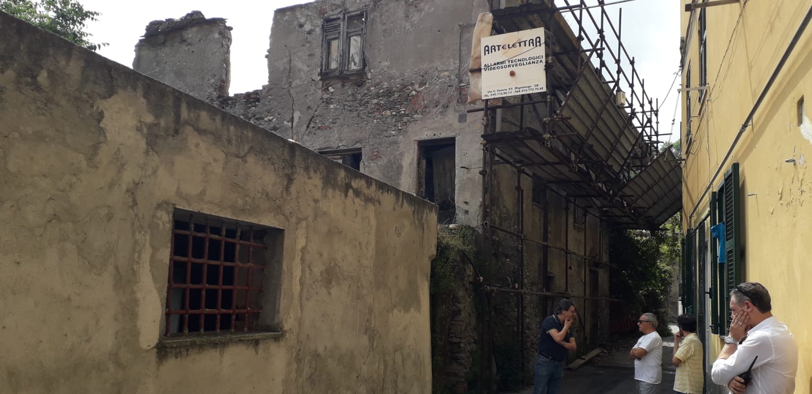 Trasta, rudere a rischio crollo: evacuate due famiglie, chiusa la salita per Murta