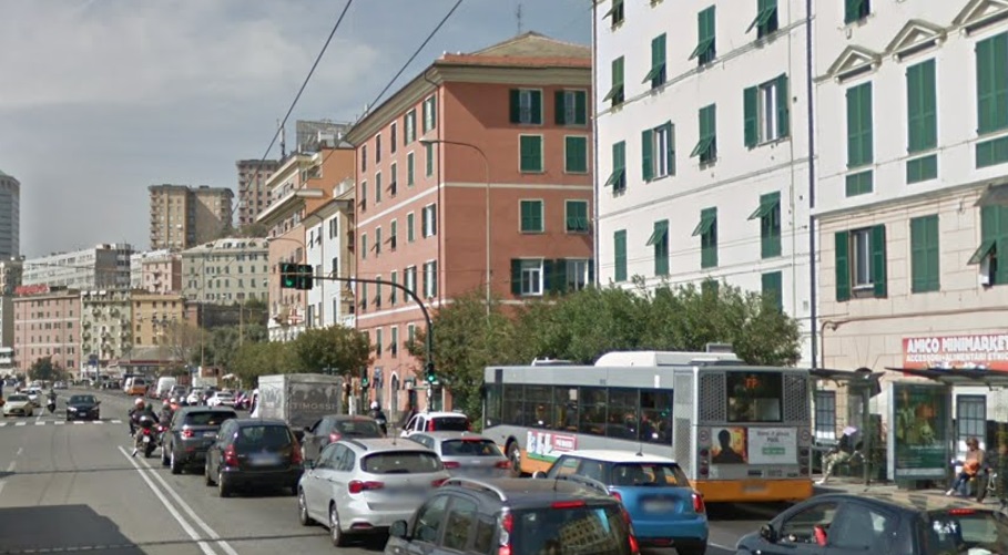Stroncato da malore alla guida, uomo muore in via Buozzi a Genova