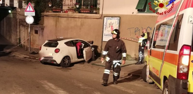 Schianto nella notte a Certosa: quattro feriti, due in gravi condizioni
