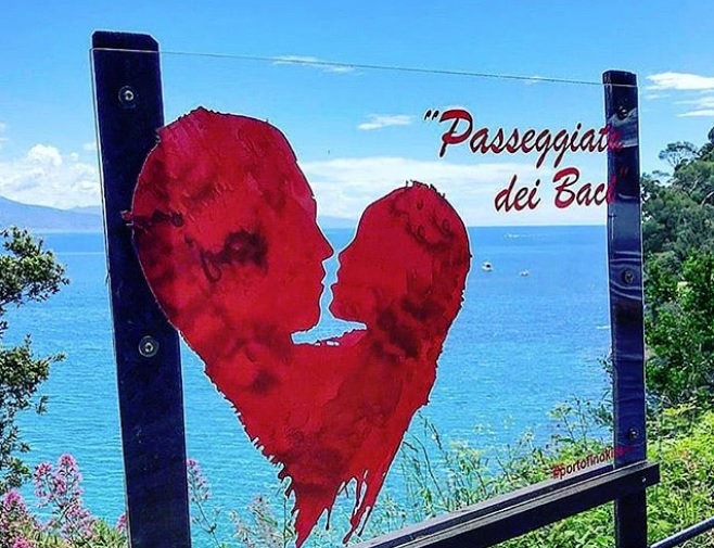 Riapre la Passeggiata dei Baci, il sentiero dalla baia di Paraggi a Portofino
