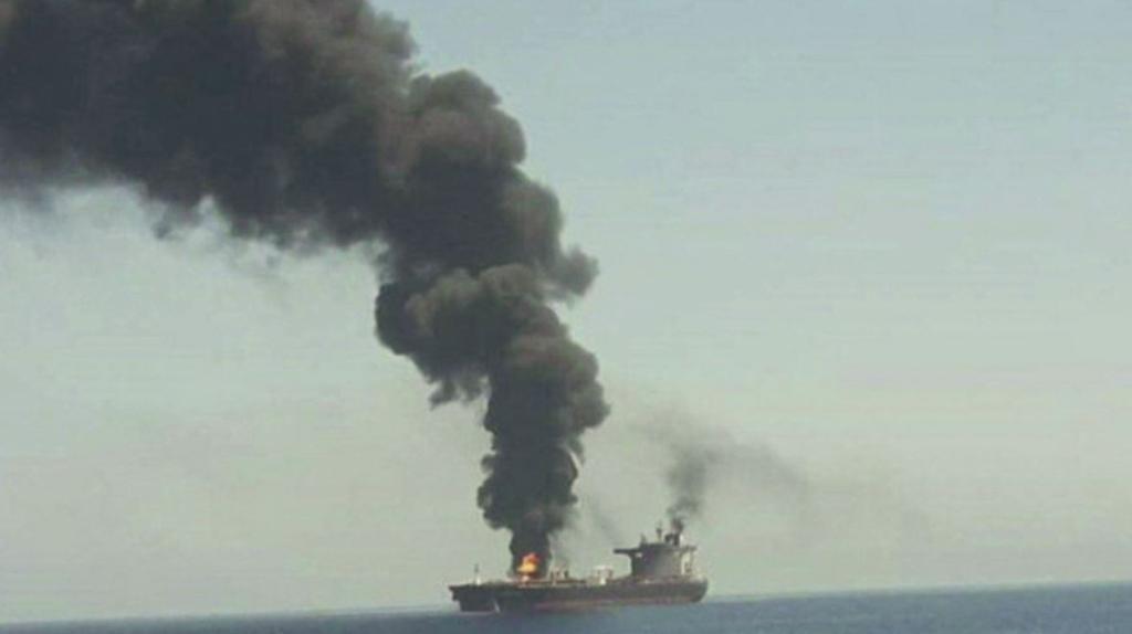 Attacco a due petroliere nel Golfo di Oman, soccorsi i marittimi