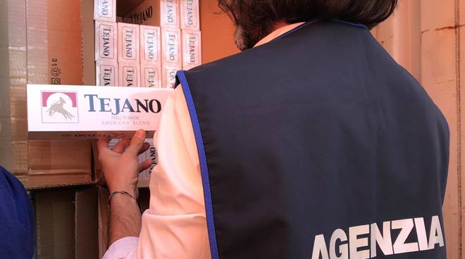 Genova, maxi sequestro di sigarette in porto per un valore di 1,8 milioni
