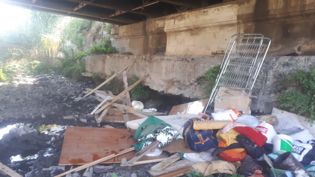 Allerta meteo: sgomberata baraccopoli abusiva sotto ponte del Bisagno