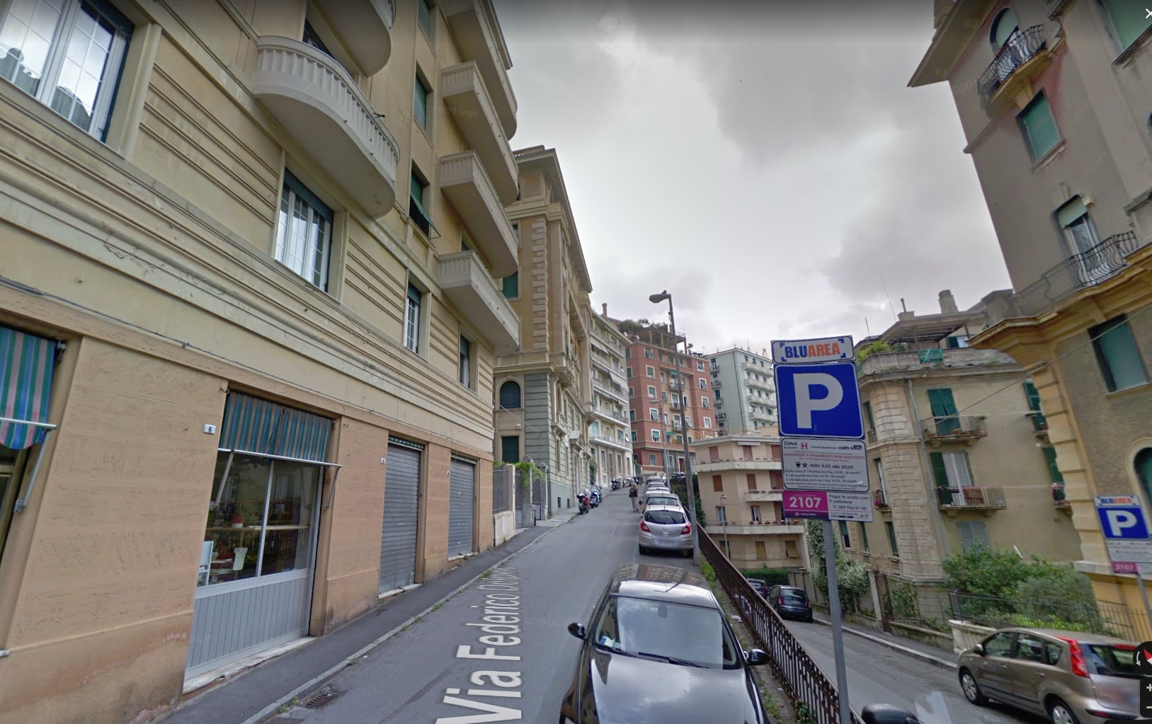 Genova, donna si getta dalla finestra e colpisce una nonna con una bimba