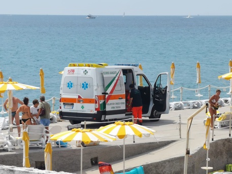 Turista milanese annega e muore mentre fa il bagno a Sanremo