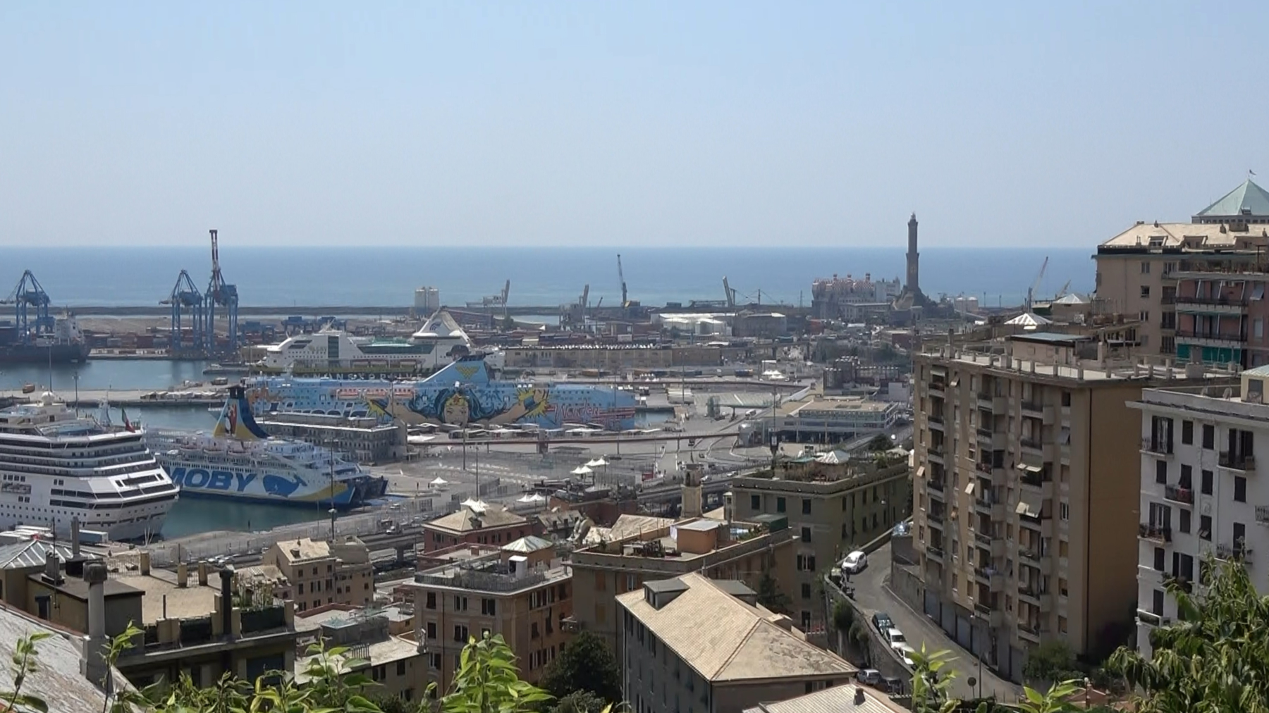 Tutti i traffici criminali del porto di Genova, dalla droga agli esseri umani