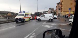 Incidente in via 30 giugno, traffico in tilt anche in Valpolcevera