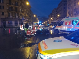 San Fruttuoso, incidente all'alba in piazza Giusti: feriti un pedone e uno scooterista
