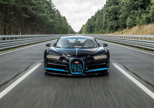 La Bugatti Chiron oltre i 490 km/h, supera la velocità di decollo di un aereo