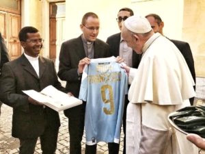 L'Entella regala la maglia numero 9 a Papa Francesco
