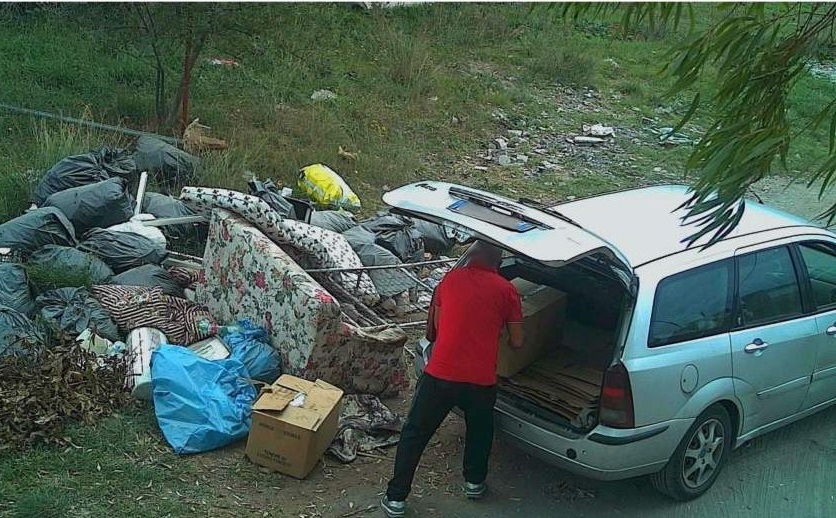 Rapallo, arrivano le fototrappole contro chi abbandona i rifiuti in strada