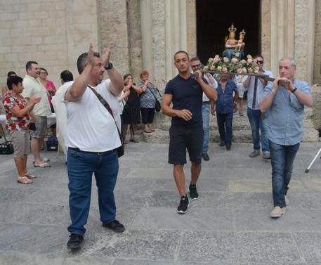 Ventimiglia, inchiesta sul presunto "inchino" in stile mafioso di una processione religiosa